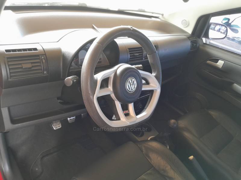 VOLKSWAGEN - CROSSFOX - 2005/2006 - Vermelha - R$ 31.000,00