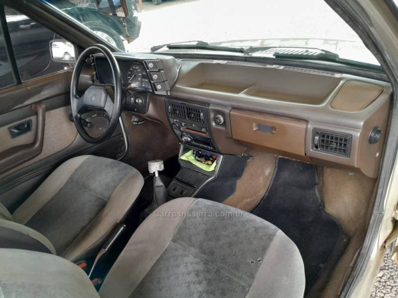 VOLKSWAGEN - VOYAGE - 1988/1988 - Prata - R$ 16.000,00