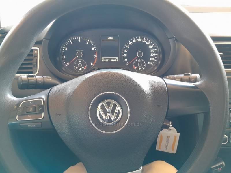 VOLKSWAGEN - FOX - 2012/2013 - Prata - R$ 37.900,00