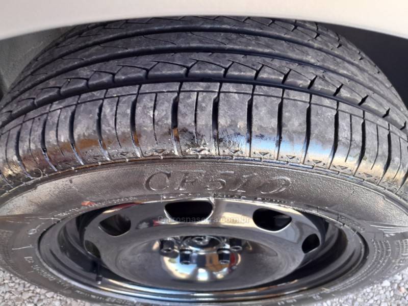 VOLKSWAGEN - FOX - 2012/2013 - Prata - R$ 37.900,00