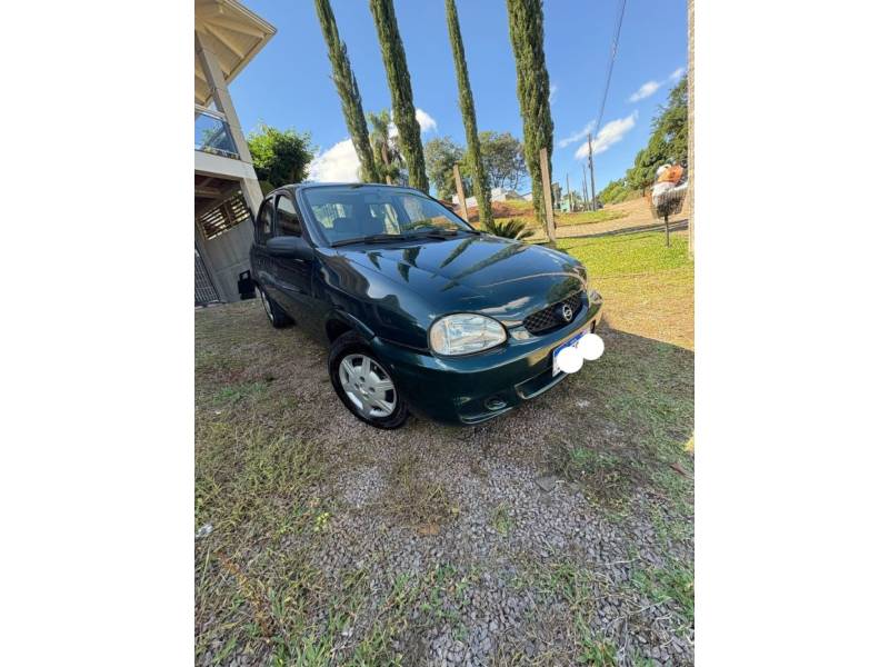 CHEVROLET - CORSA - 2001/2001 - Verde - R$ 15.000,00