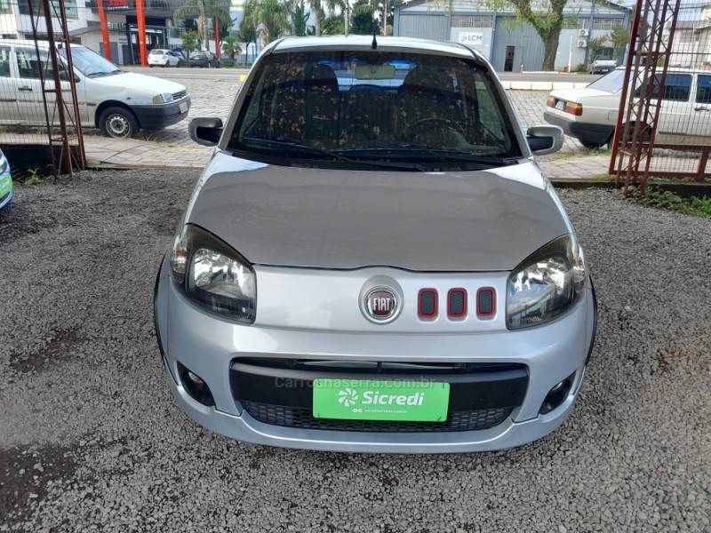 FIAT - UNO - 2011/2012 - Prata - R$ 36.900,00