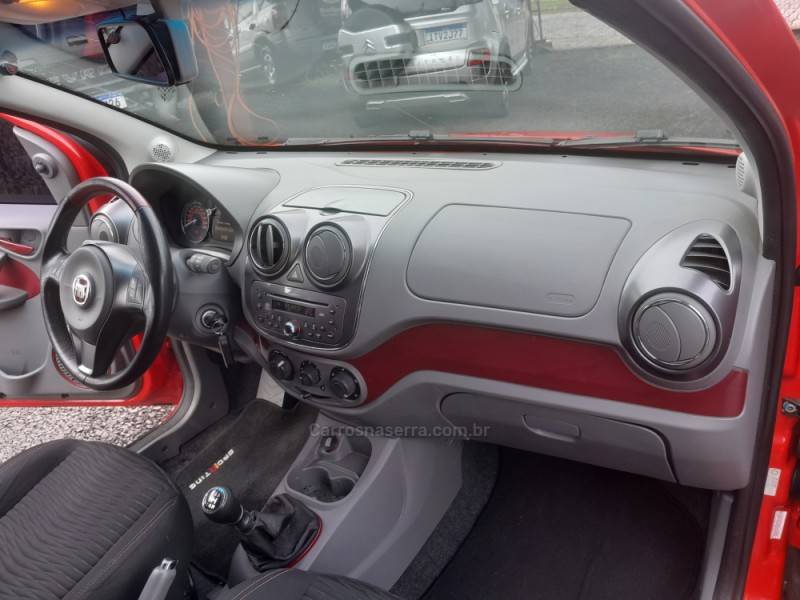 FIAT - PALIO - 2012/2013 - Vermelha - R$ 41.000,00