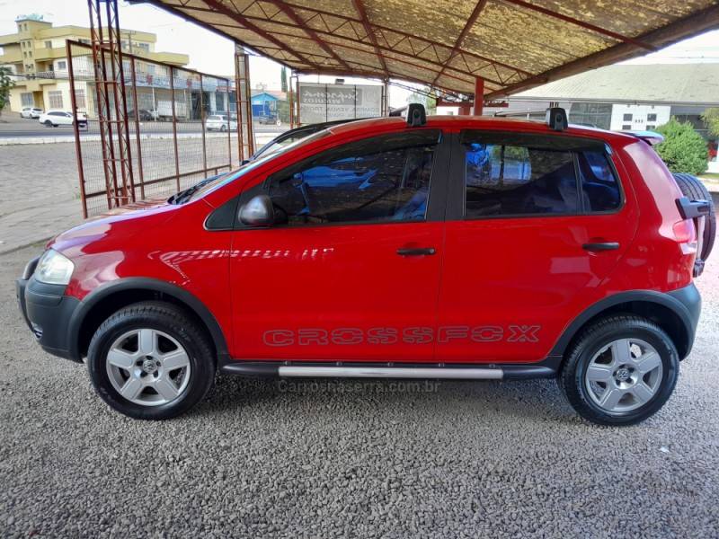 VOLKSWAGEN - CROSSFOX - 2005/2006 - Vermelha - R$ 31.000,00