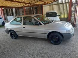 FORD - ESCORT - 1995/1995 - Prata - R$ 15.000,00