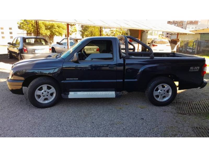 CHEVROLET - S10 - 2010/2011 - Preta - R$ 61.000,00