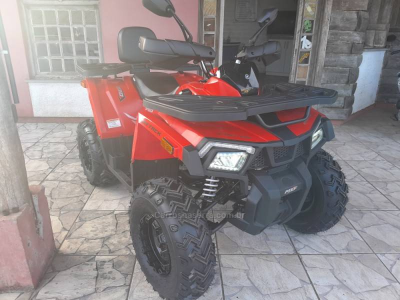 MXF - 200 - 2025/2025 - Vermelha - R$ 26.990,00
