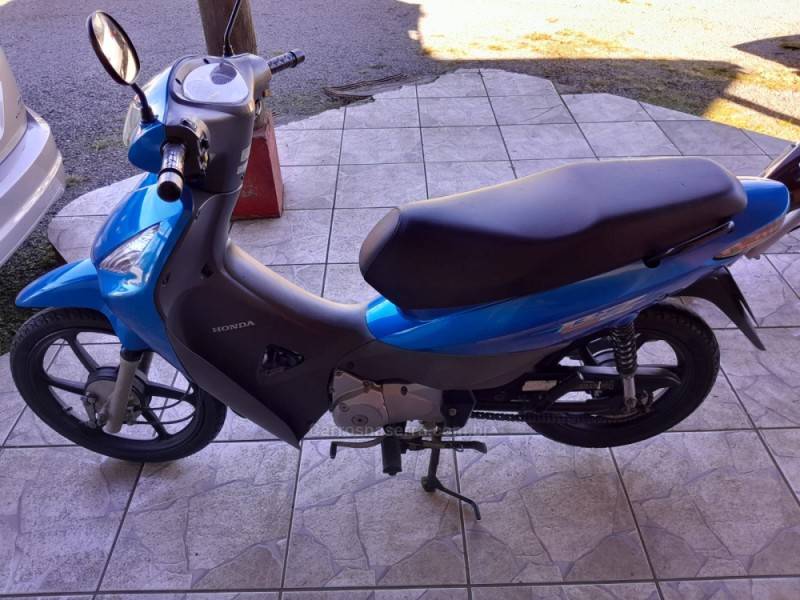 HONDA - BIZ 125 - 2005/2006 - Azul - R$ 8.800,00