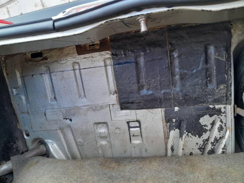 VOLKSWAGEN - VOYAGE - 1988/1988 - Prata - R$ 16.000,00