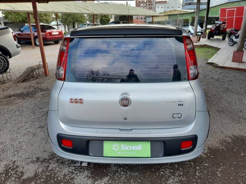 FIAT - UNO - 2011/2012 - Prata - R$ 36.900,00