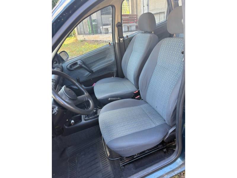 CHEVROLET - CORSA - 2001/2001 - Verde - R$ 15.000,00