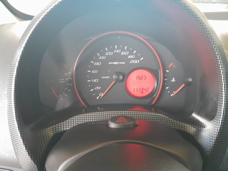 FIAT - UNO - 2011/2012 - Prata - R$ 36.900,00