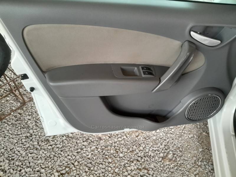 FIAT - PALIO - 2013/2014 - Branca - R$ 38.800,00