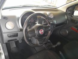 FIAT - UNO - 2011/2012 - Prata - R$ 36.900,00