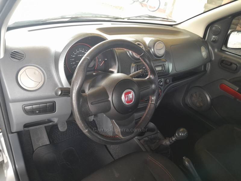 FIAT - UNO - 2011/2012 - Prata - R$ 36.900,00