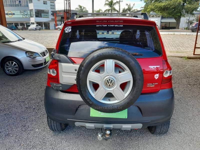 VOLKSWAGEN - CROSSFOX - 2005/2006 - Vermelha - R$ 31.000,00