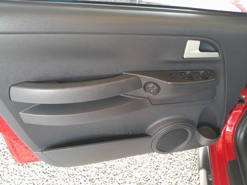 VOLKSWAGEN - CROSSFOX - 2005/2006 - Vermelha - R$ 31.000,00