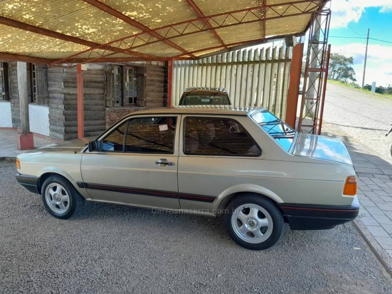 VOLKSWAGEN - VOYAGE - 1988/1988 - Prata - R$ 16.000,00