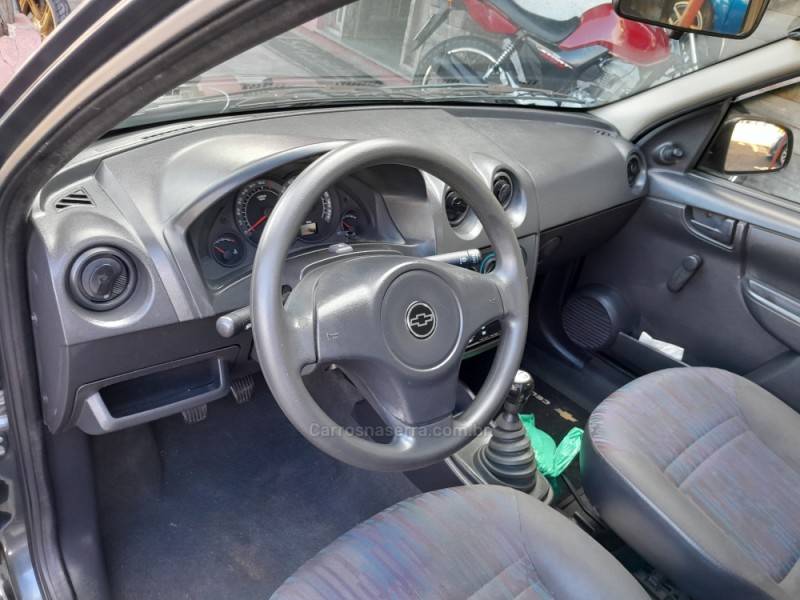 CHEVROLET - CELTA - 2008/2008 - Cinza - R$ 21.000,00