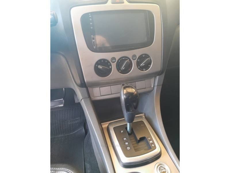 FORD - FOCUS - 2010/2011 - Preta - R$ 39.900,00