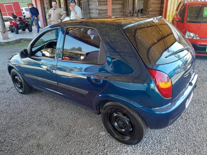 CHEVROLET - CELTA - 2003/2003 - Azul - R$ 16.500,00