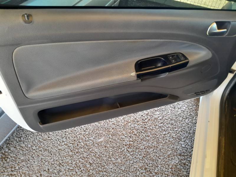 VOLKSWAGEN - SAVEIRO - 2010/2011 - Branca - R$ 39.900,00