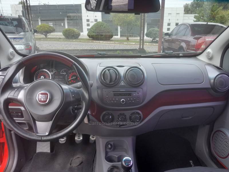 FIAT - PALIO - 2012/2013 - Vermelha - R$ 41.000,00