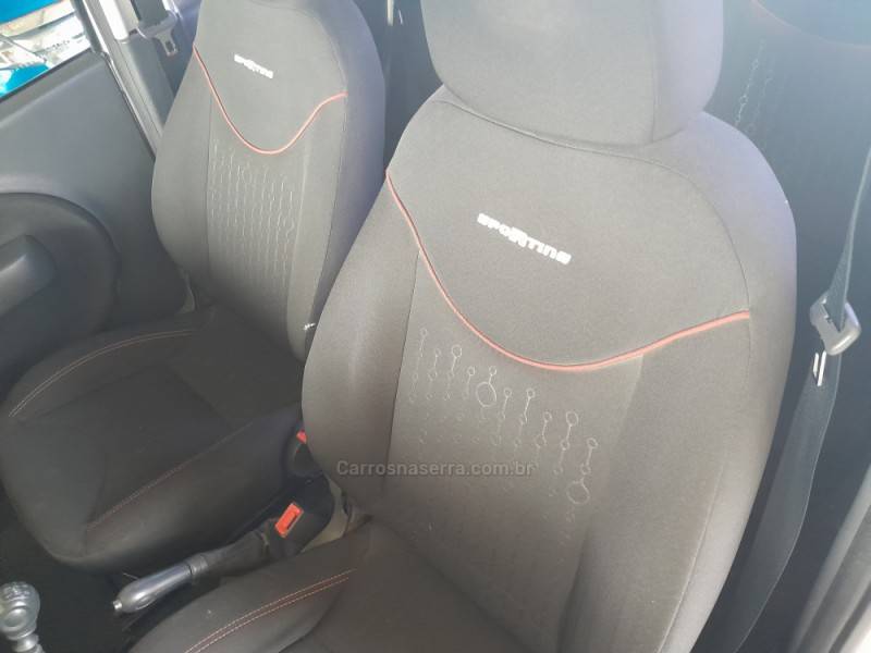 FIAT - UNO - 2011/2012 - Prata - R$ 36.900,00