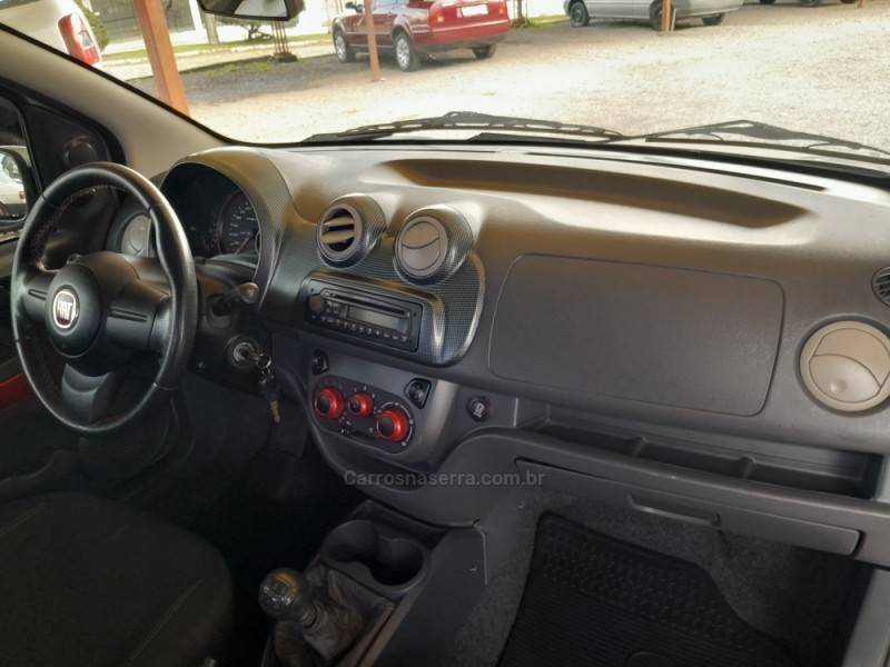 FIAT - UNO - 2011/2012 - Prata - R$ 36.900,00