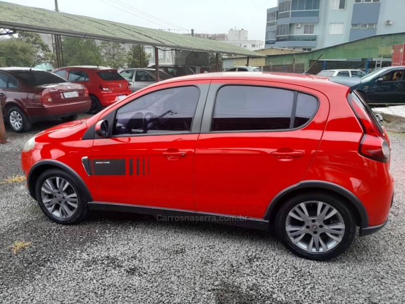 FIAT - PALIO - 2012/2013 - Vermelha - R$ 41.000,00