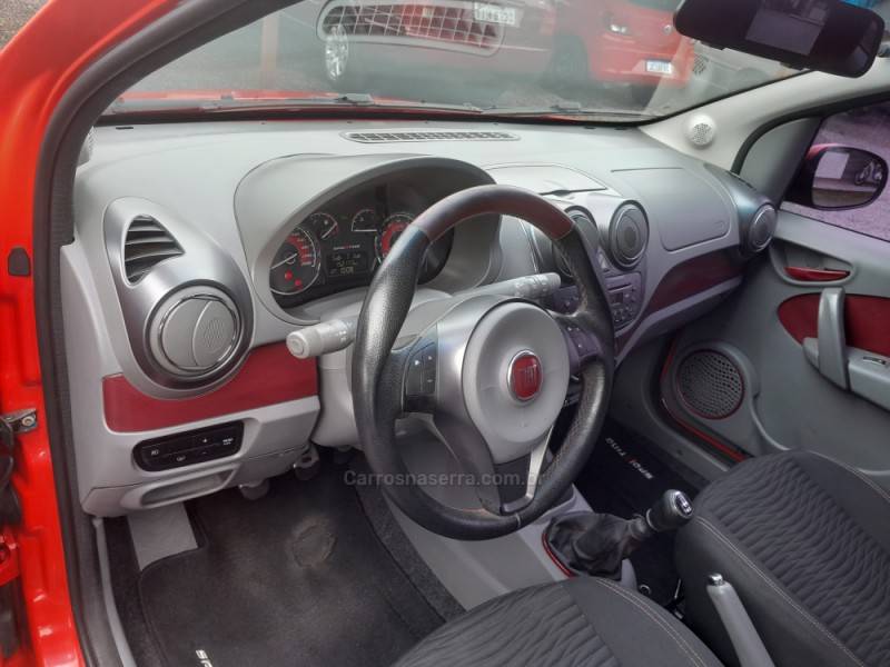 FIAT - PALIO - 2012/2013 - Vermelha - R$ 41.000,00