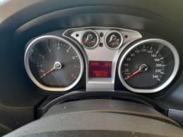 FORD - FOCUS - 2010/2011 - Preta - R$ 39.900,00