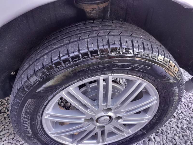VOLKSWAGEN - GOL - 1995/1996 - Prata - R$ 12.000,00