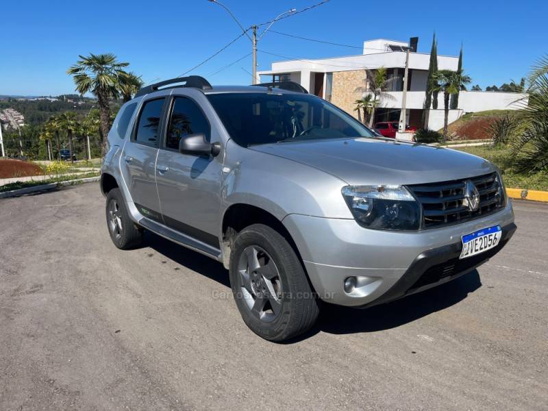 RENAULT - DUSTER - 2013/2014 - Prata - R$ 49.900,00
