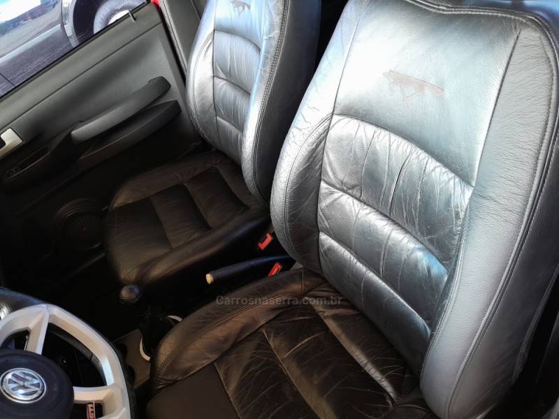 VOLKSWAGEN - CROSSFOX - 2005/2006 - Vermelha - R$ 31.000,00