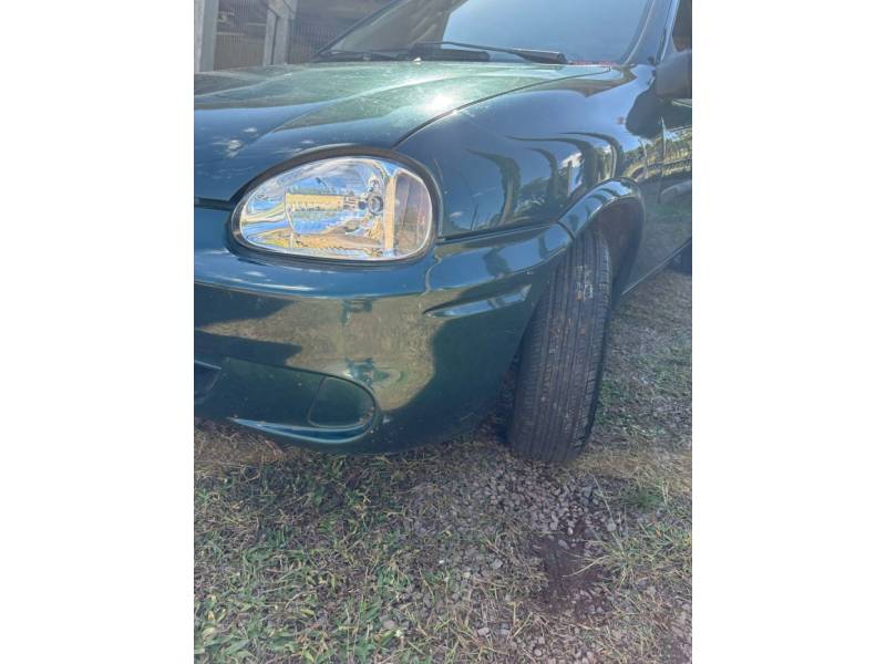 CHEVROLET - CORSA - 2001/2001 - Verde - R$ 15.000,00