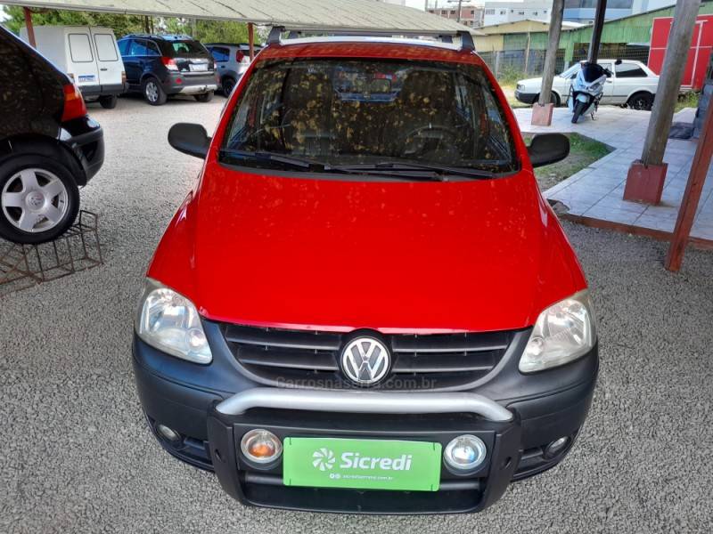 VOLKSWAGEN - CROSSFOX - 2005/2006 - Vermelha - R$ 31.000,00