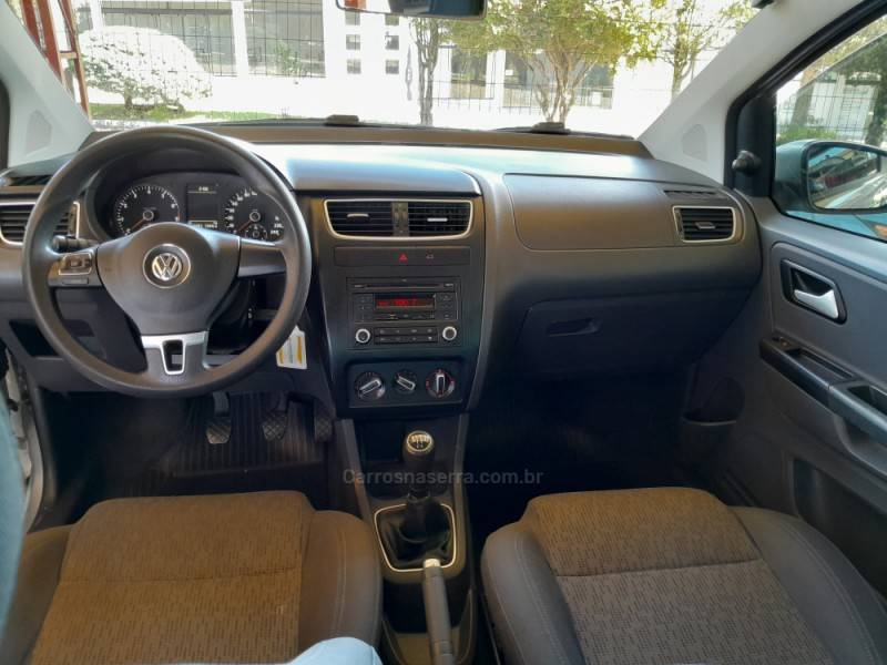 VOLKSWAGEN - FOX - 2012/2013 - Prata - R$ 37.900,00