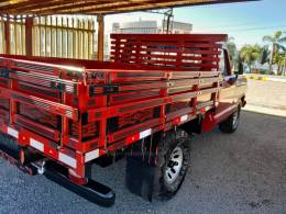 FORD - F-100 - 1975/1975 - Vermelha - R$ 80.000,00