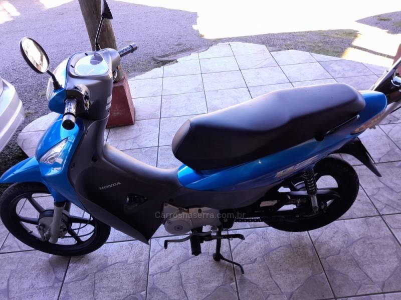 HONDA - BIZ 125 - 2005/2006 - Azul - R$ 8.800,00