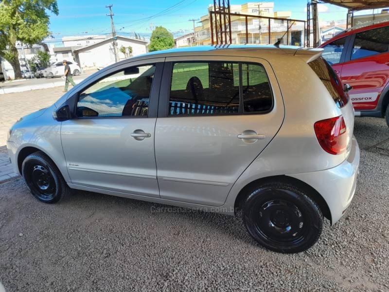 VOLKSWAGEN - FOX - 2012/2013 - Prata - R$ 37.900,00