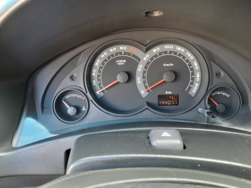CHEVROLET - CELTA - 2008/2008 - Cinza - R$ 21.000,00