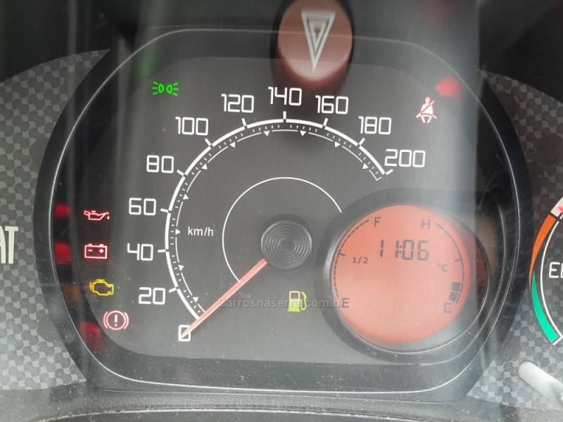 FIAT - PALIO - 2015/2015 - Vermelha - R$ 35.000,00