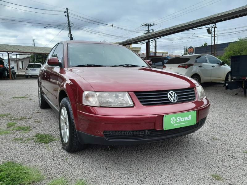 VOLKSWAGEN - PASSAT - 1999/1999 - Vermelha - R$ 30.000,00
