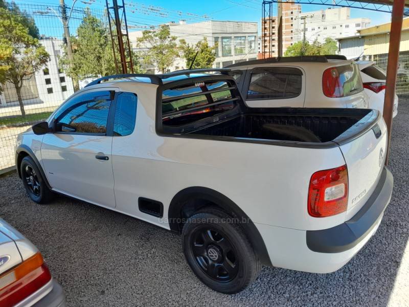 VOLKSWAGEN - SAVEIRO - 2010/2011 - Branca - R$ 39.900,00