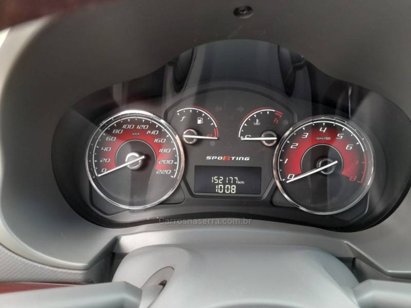 FIAT - PALIO - 2012/2013 - Vermelha - R$ 41.000,00