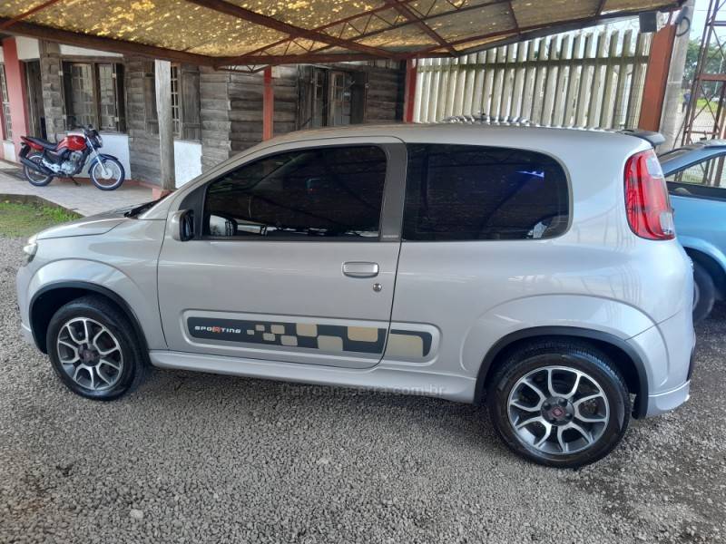 FIAT - UNO - 2011/2012 - Prata - R$ 36.900,00